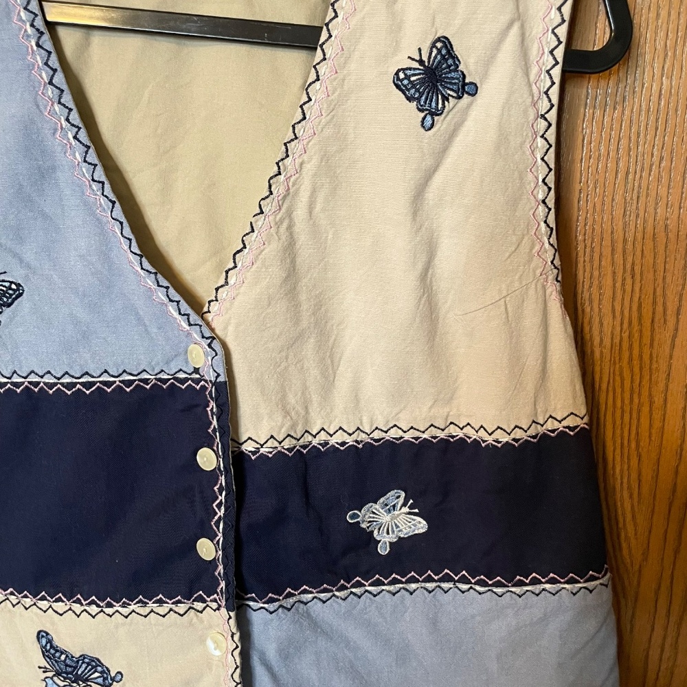 Two Twenty Patchwork Vest Embroidered Butterflies… - image 4